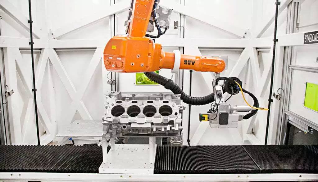 Articolo-Pressofusi-ABB-02-1024x589-1 System laserowy LASIT i zrobotyzowane wnętrze ABB