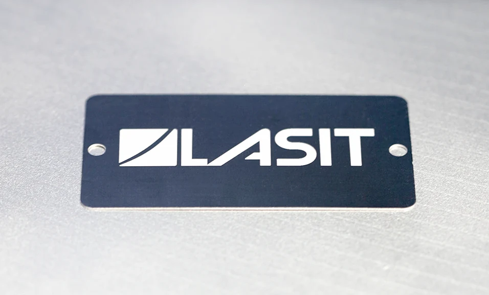 settore-oleodinamico-marcatura-laser-su-targhette Zastosowania lasera