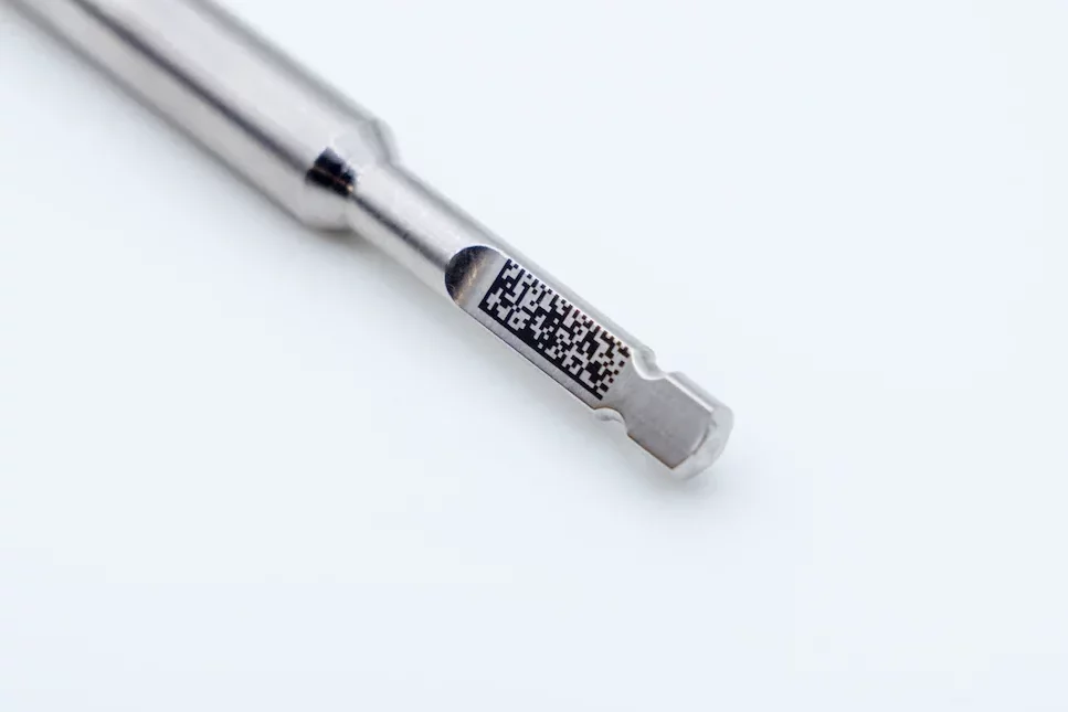 Marcatura-laser-di-precisione-per-il-settore-dentale-3-edited-1 Zastosowania lasera